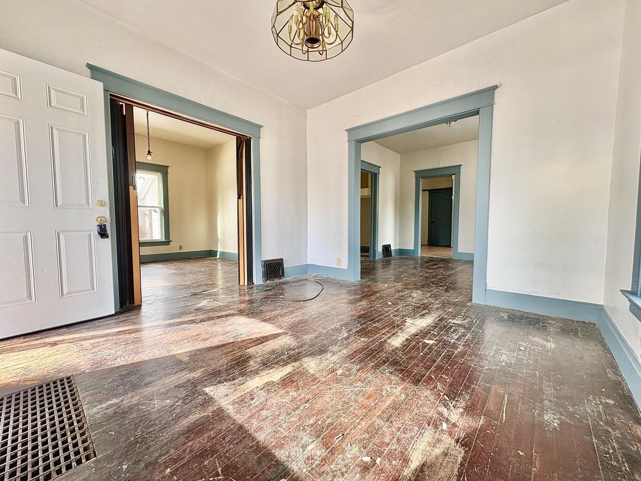 1301 W Indiana Ave - Photo 2 of 17