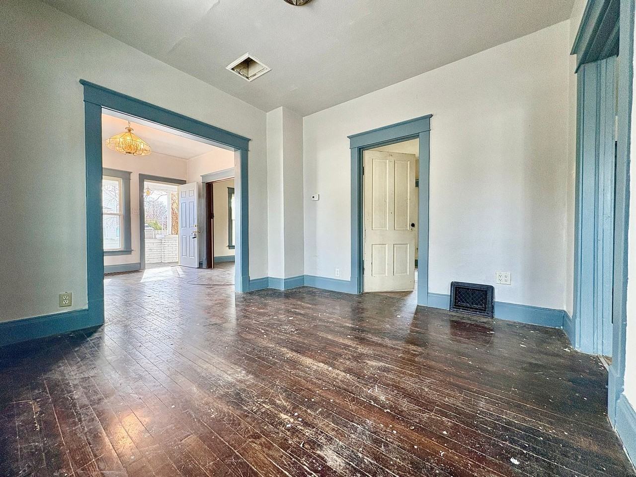 1301 W Indiana Ave - Photo 3 of 17