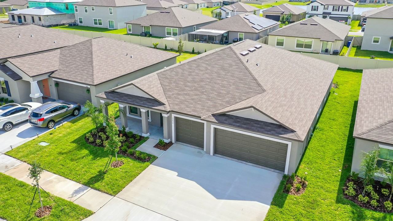 16634 Carlton Pond St - Photo 3 of 50