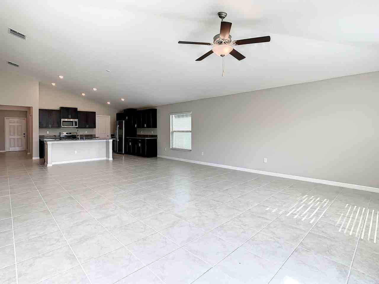 16634 Carlton Pond St - Photo 5 of 50