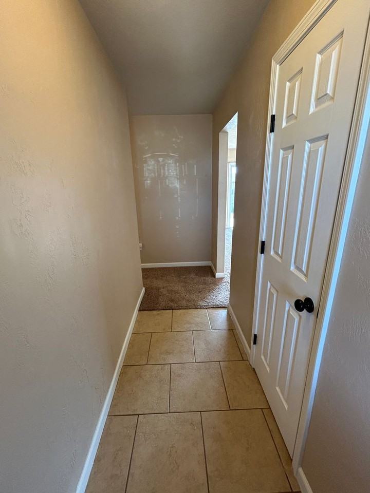 4625 Se Mieling Dr - Photo 2 of 28
