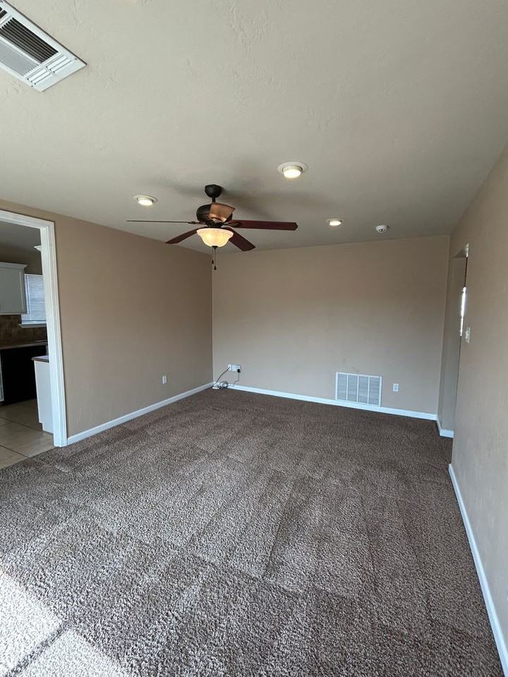 4625 Se Mieling Dr - Photo 5 of 28