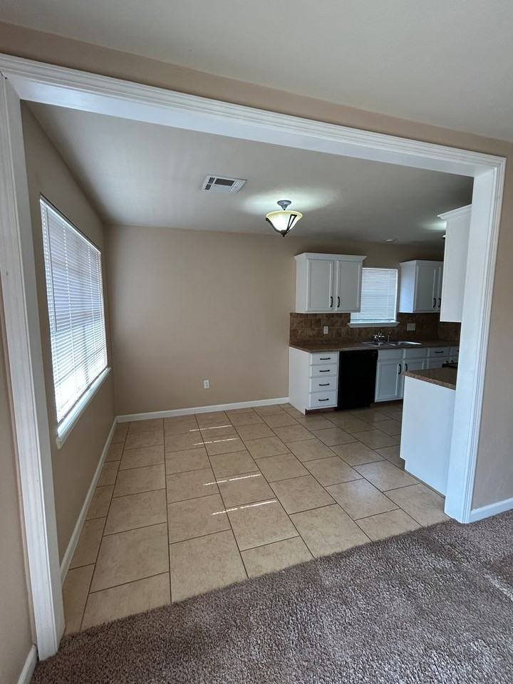 4625 Se Mieling Dr - Photo 6 of 28