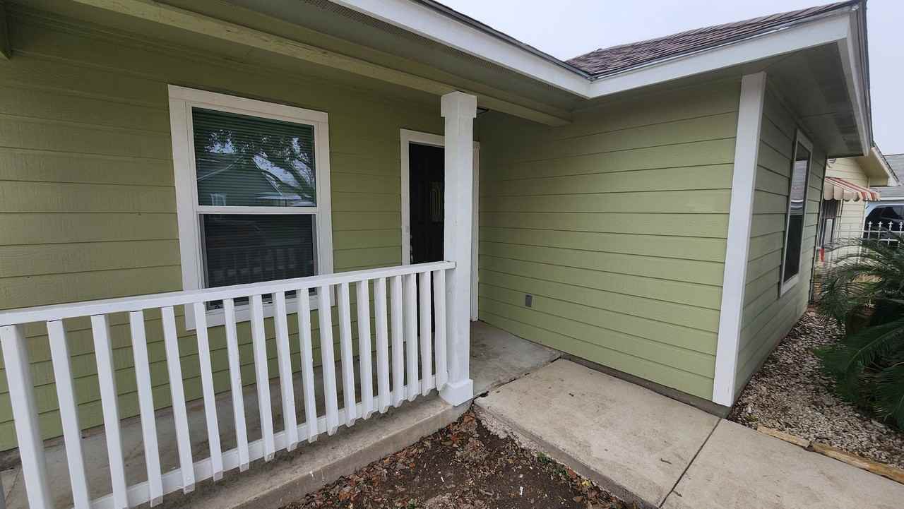 542 Pharis St - Photo 3 of 21