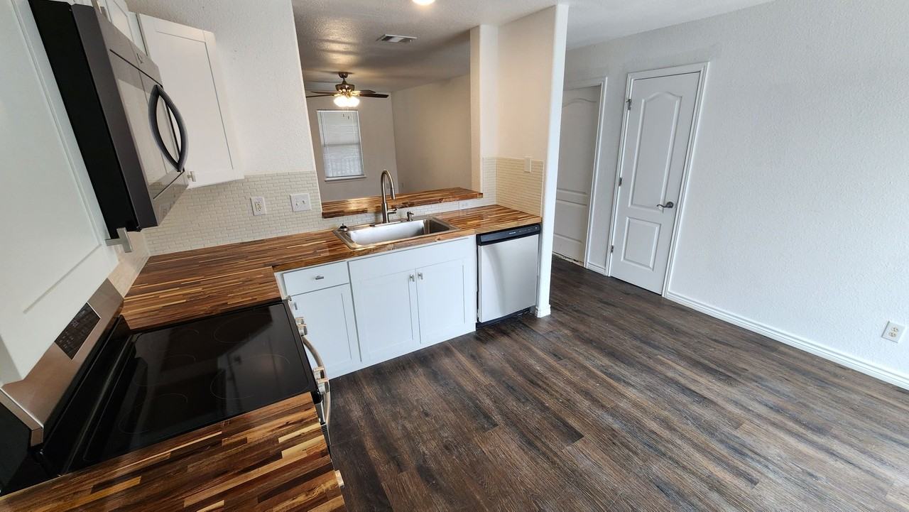 542 Pharis St - Photo 6 of 21