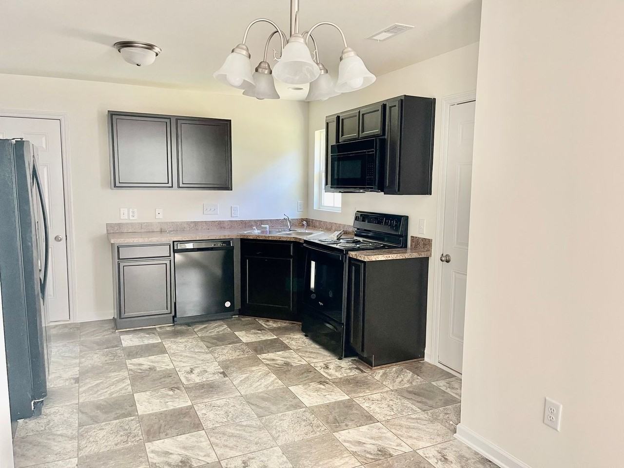 948 Brentwood Park Ln - Photo 2 of 45