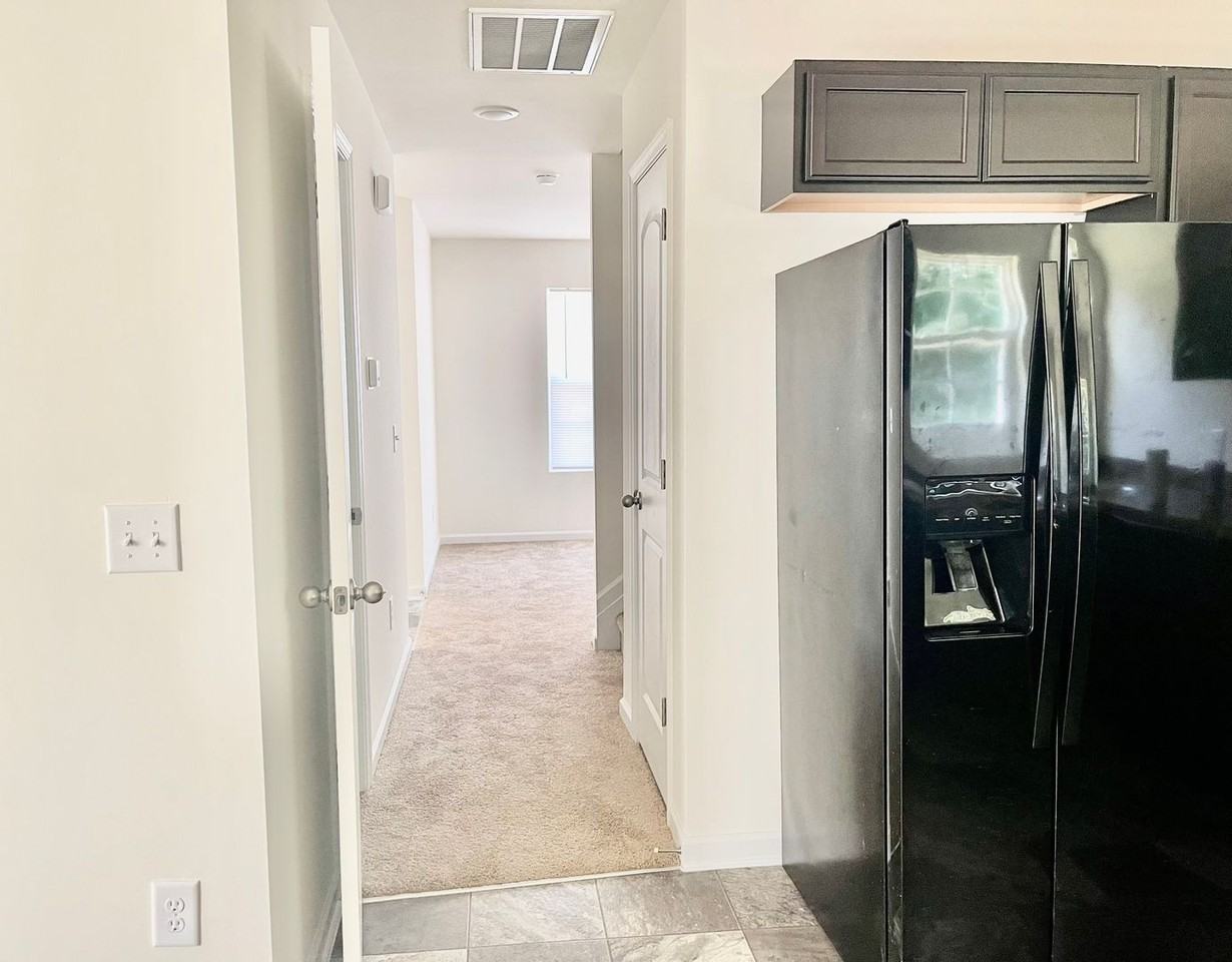 948 Brentwood Park Ln - Photo 4 of 45