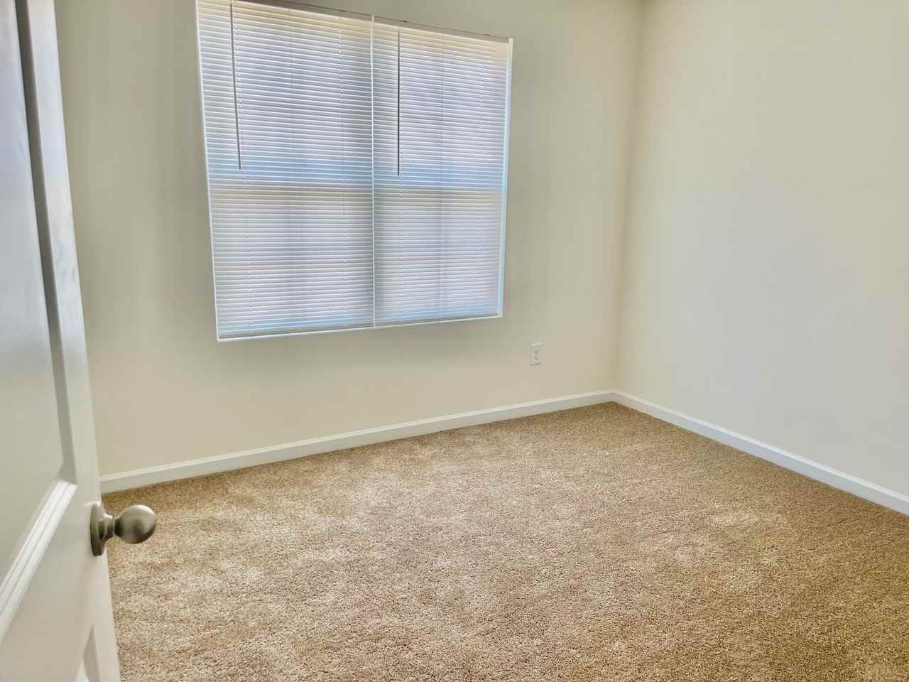 948 Brentwood Park Ln - Photo 6 of 45