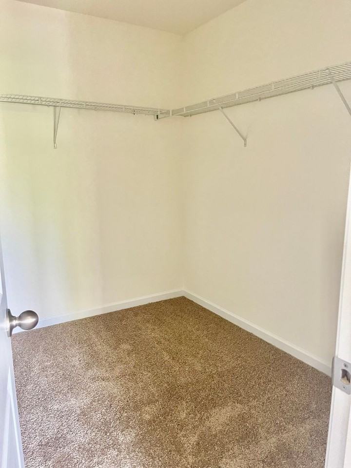 948 Brentwood Park Ln - Photo 7 of 45