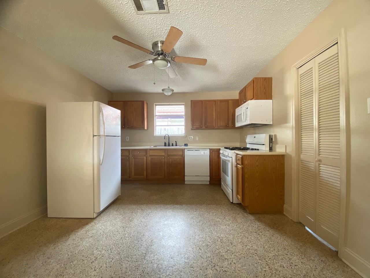 2009 Athania Pkwy #1 - Photo 2 of 10