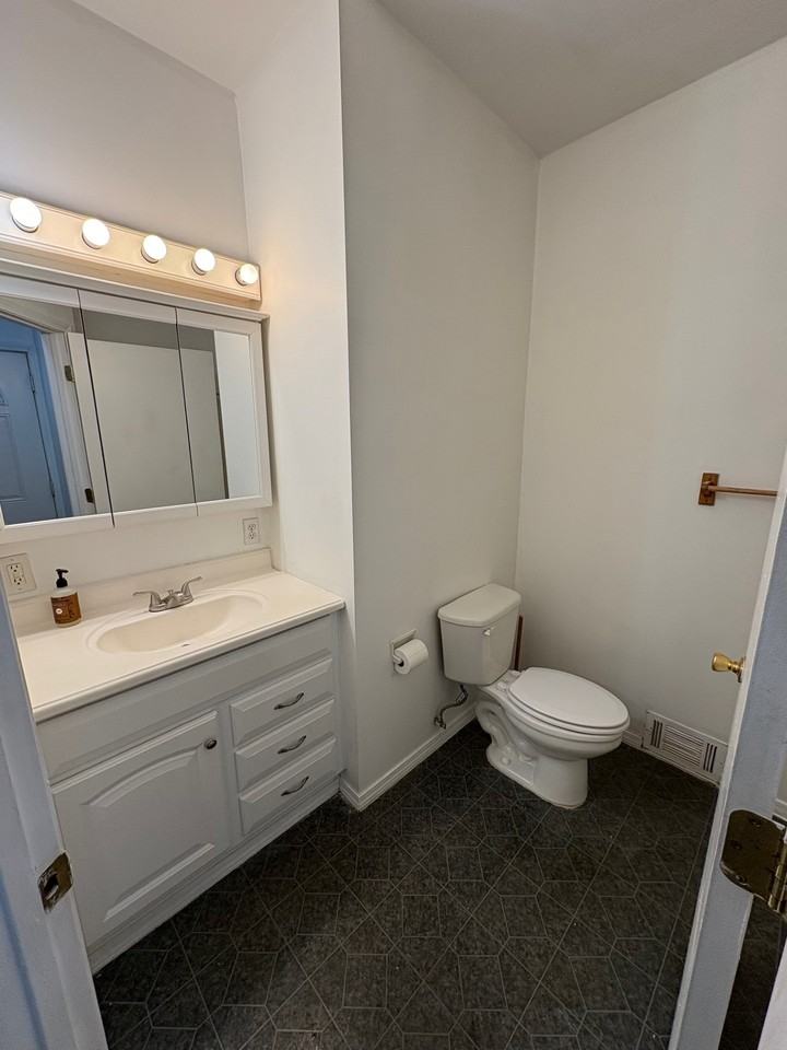 510 Rodd St #A - Photo 3 of 6