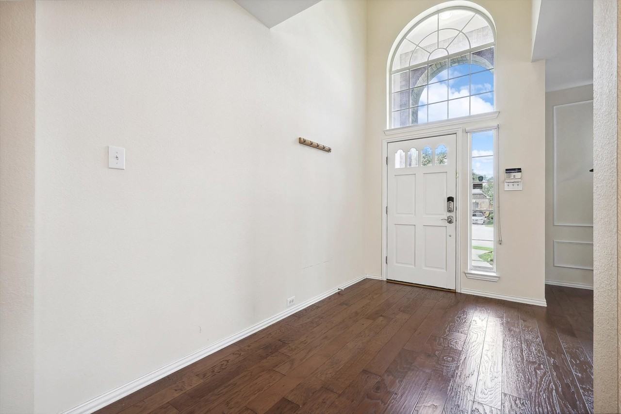 6044 Cypress Cove Dr #NA - Photo 2 of 28