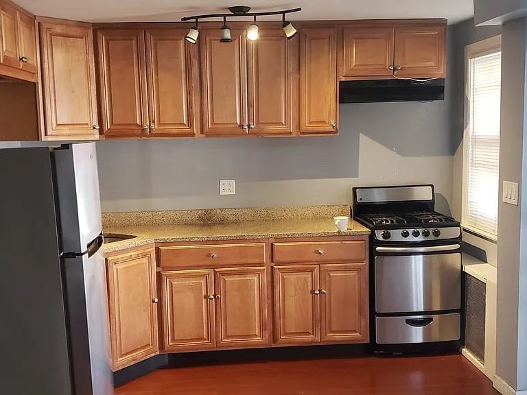 Fish Ave - Photo 2 of 7