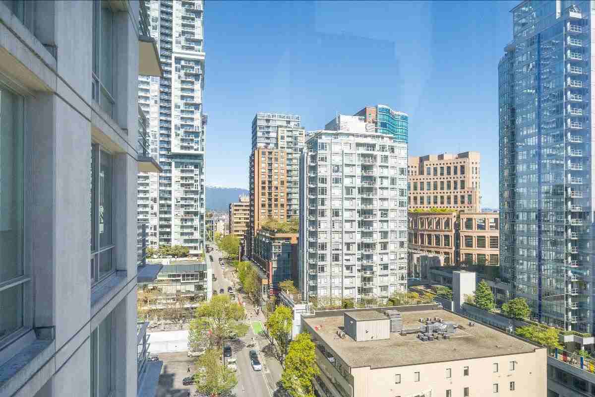 535 Smithe Street #1404 - Photo 4 of 31