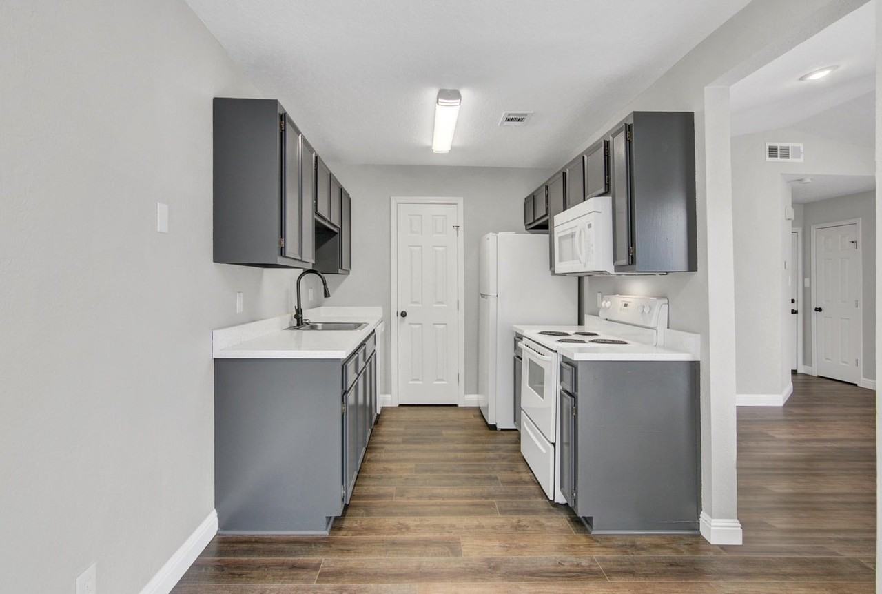 Willowchase Apartments, 4335 Crow Road - Photo 2 of 10