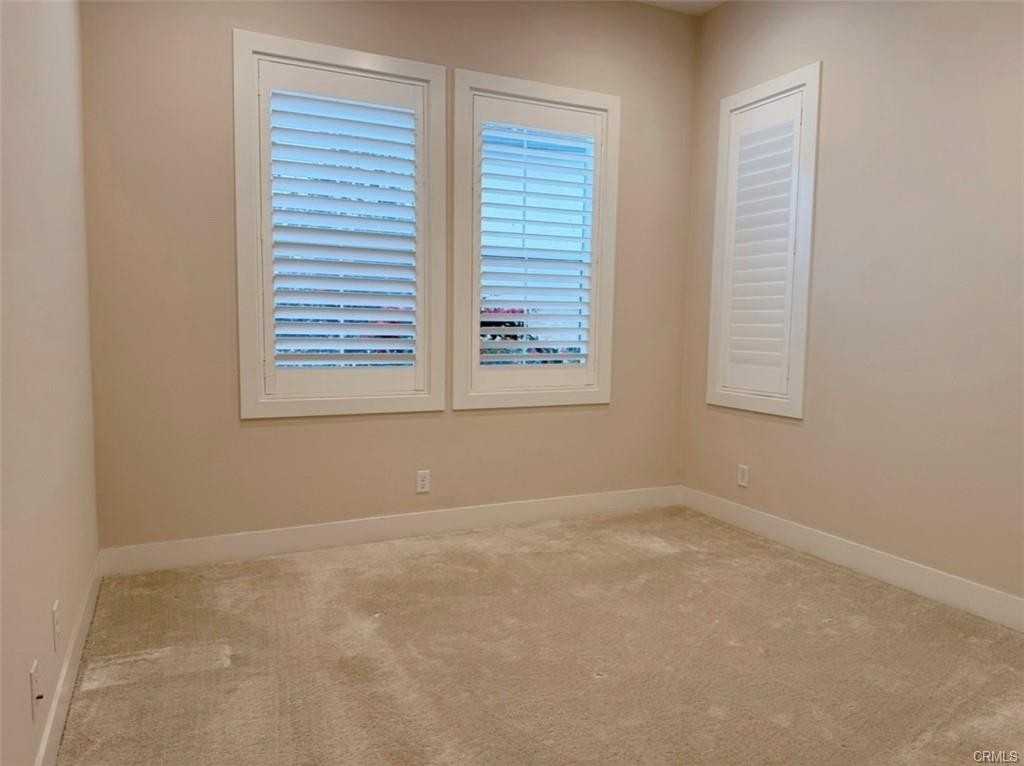 110 Sierra Madre - Photo 2 of 8