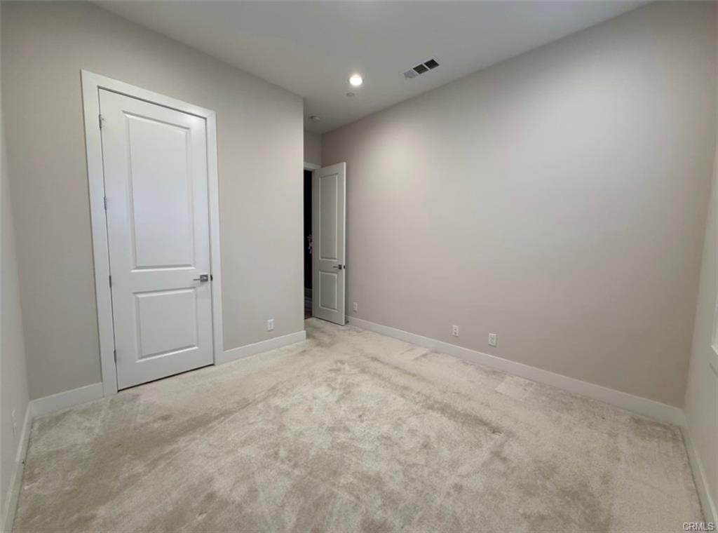 110 Sierra Madre - Photo 3 of 8