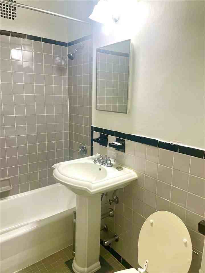 279 N Broadway #4H - Photo 7 of 15