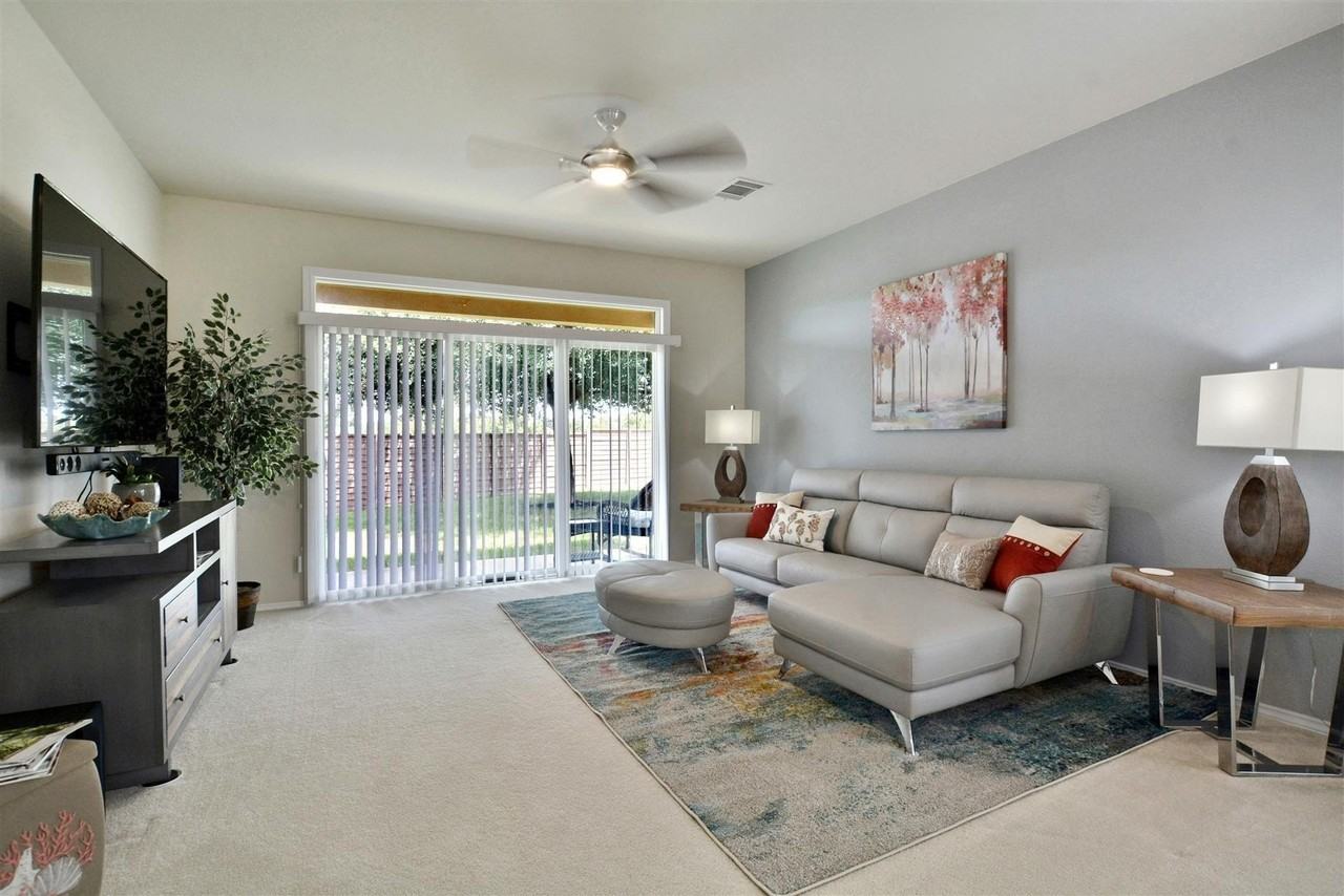 247 Bonham Loop - Photo 4 of 32