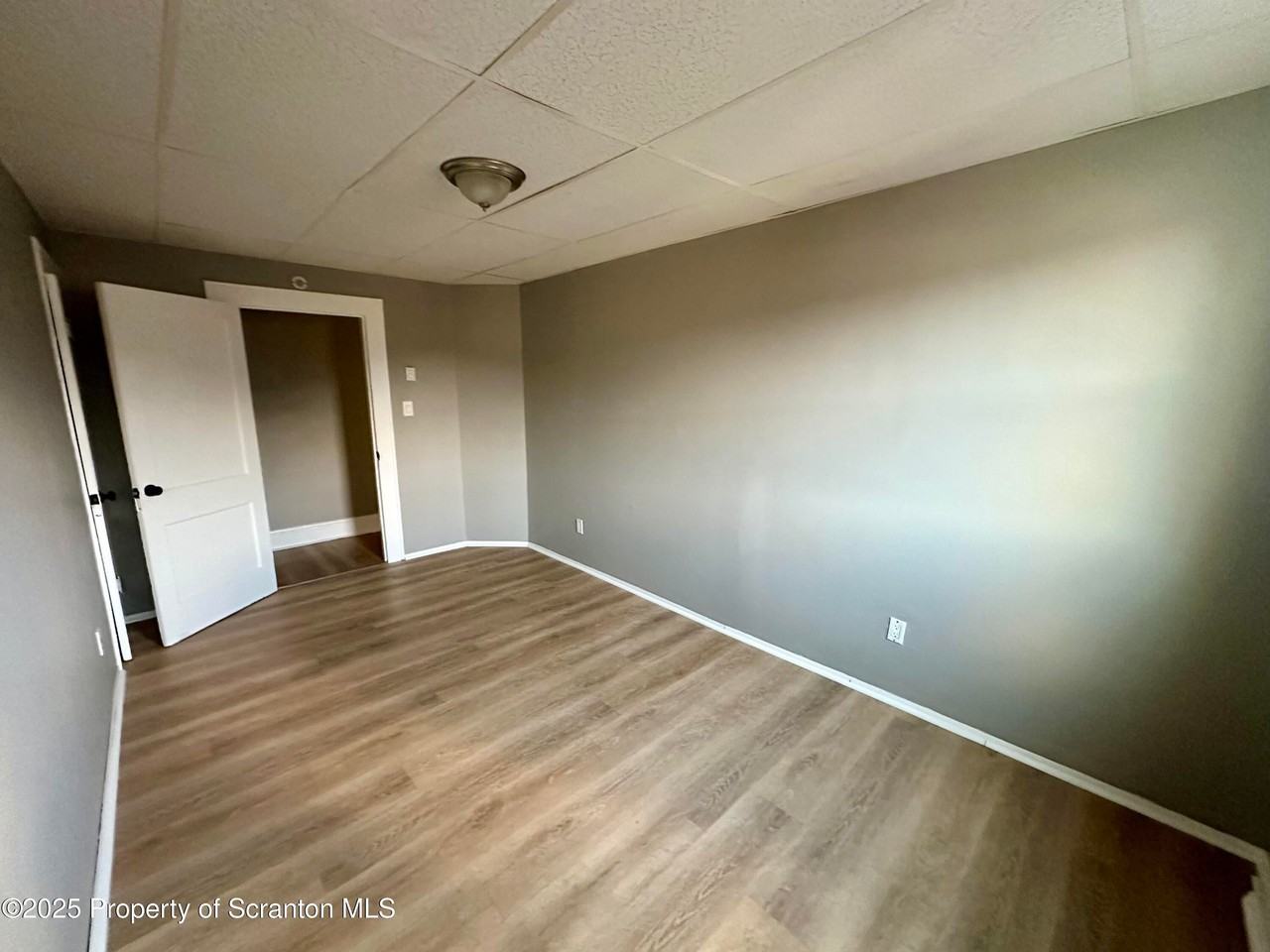 314 W Market St - Photo 3 of 6