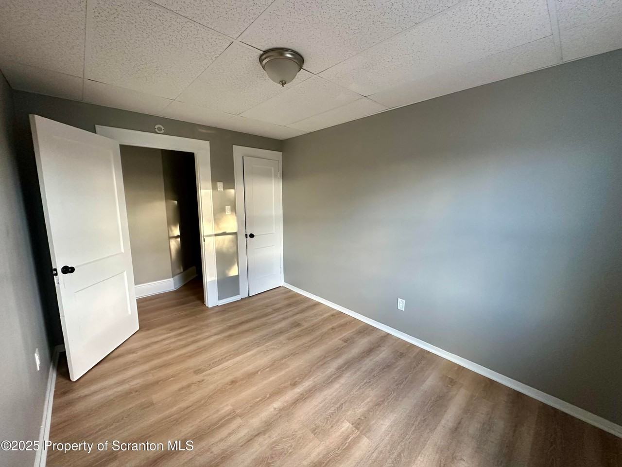 314 W Market St - Photo 4 of 6