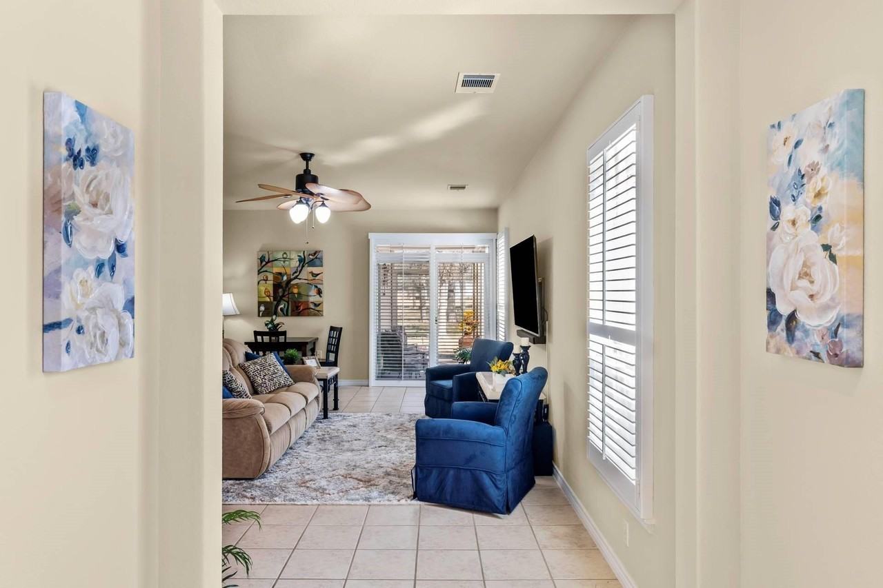 122 Portsmouth Drive - Photo 3 of 40