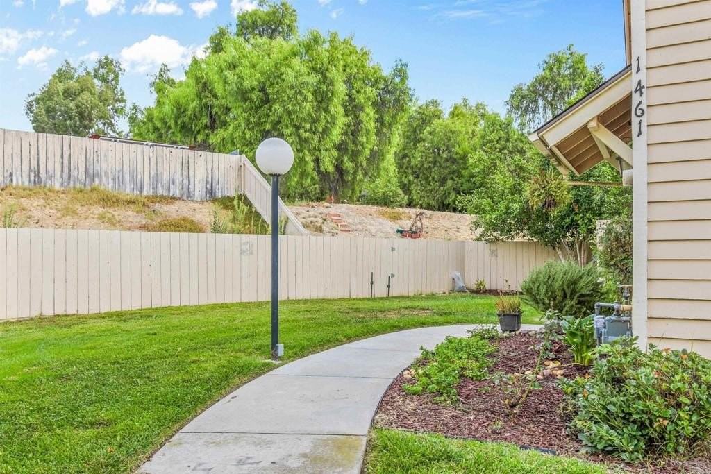 1461 Manzana Way - Photo 5 of 34