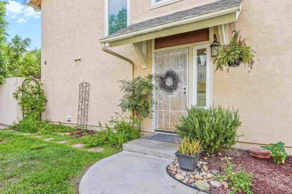 1461 Manzana Way - Photo 7 of 34