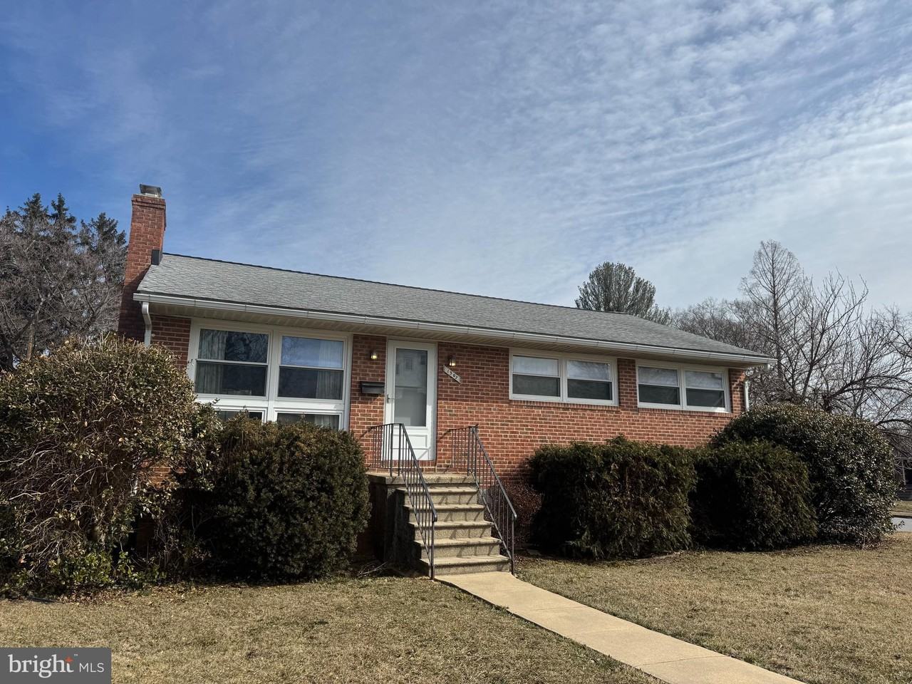 1307 Malbay Drive - Photo 2 of 28