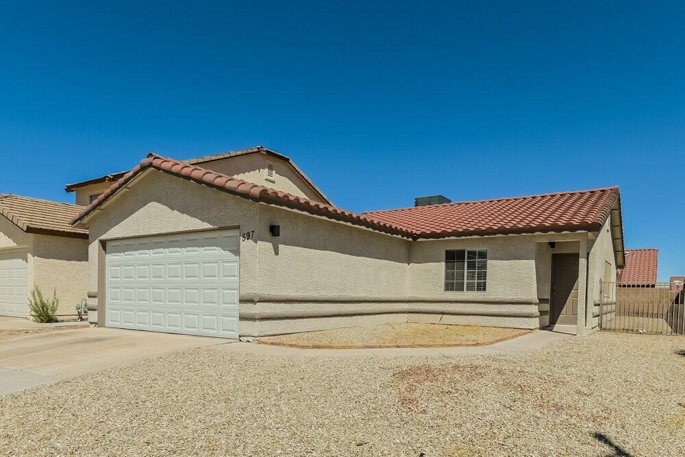 597 Jackson Dr - Photo 3 of 16