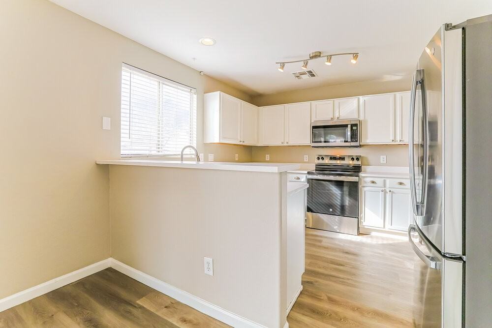 12031 W Dahlia Dr - Photo 6 of 17