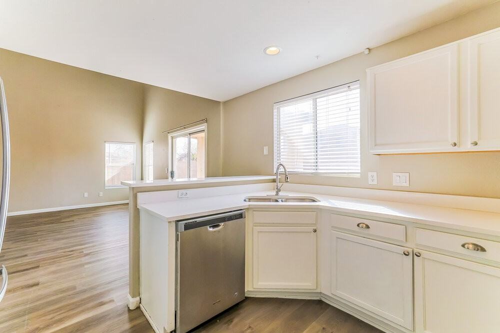 12031 W Dahlia Dr - Photo 7 of 17