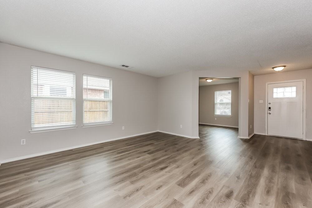 109 Clover Leaf Ln - Photo 3 of 16