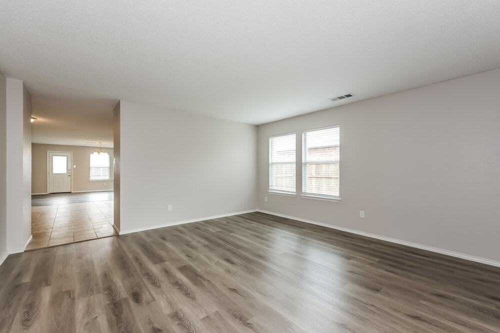 109 Clover Leaf Ln - Photo 4 of 16