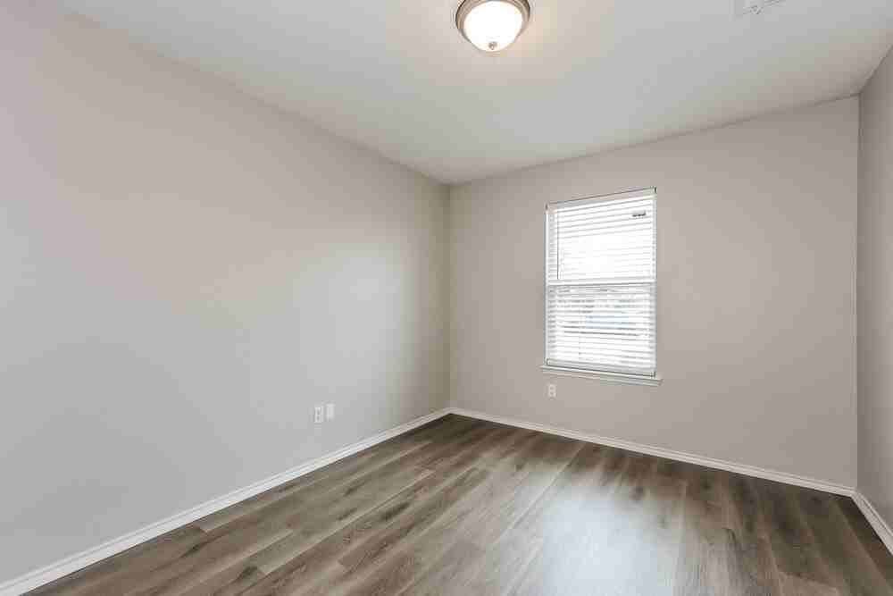 109 Clover Leaf Ln - Photo 5 of 16