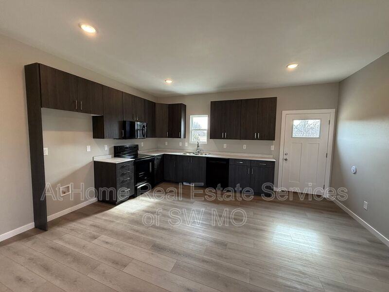1486 S Shayla Ave - Photo 2 of 13