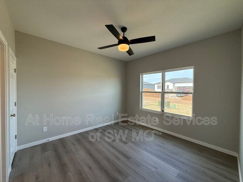 1486 S Shayla Ave - Photo 5 of 13