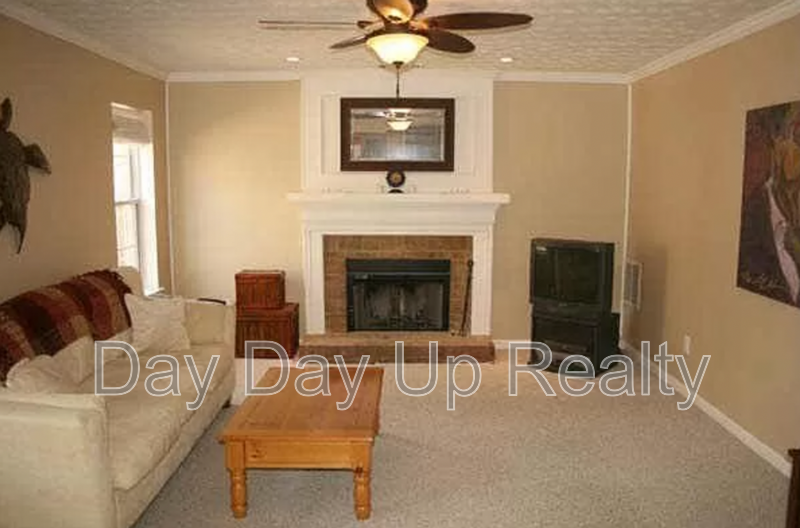 1135 Laurel Cove Dr - Photo 3 of 6