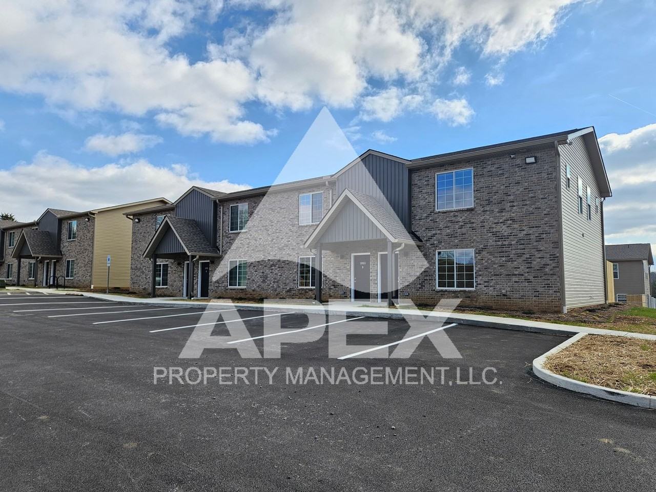 1001 Avalon Dr - Photo 2 of 37