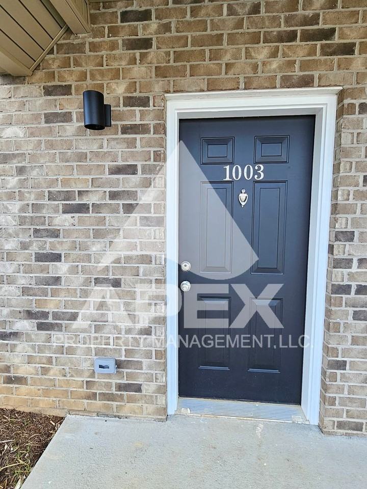 1003 Avalon Dr - Photo 3 of 34