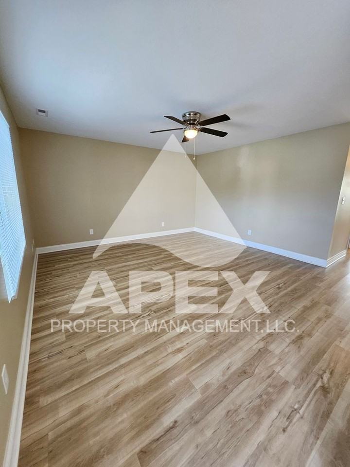 1003 Avalon Dr - Photo 5 of 35