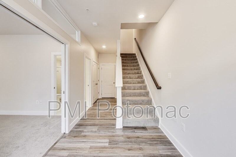 2547 Auden Dr - Photo 3 of 40