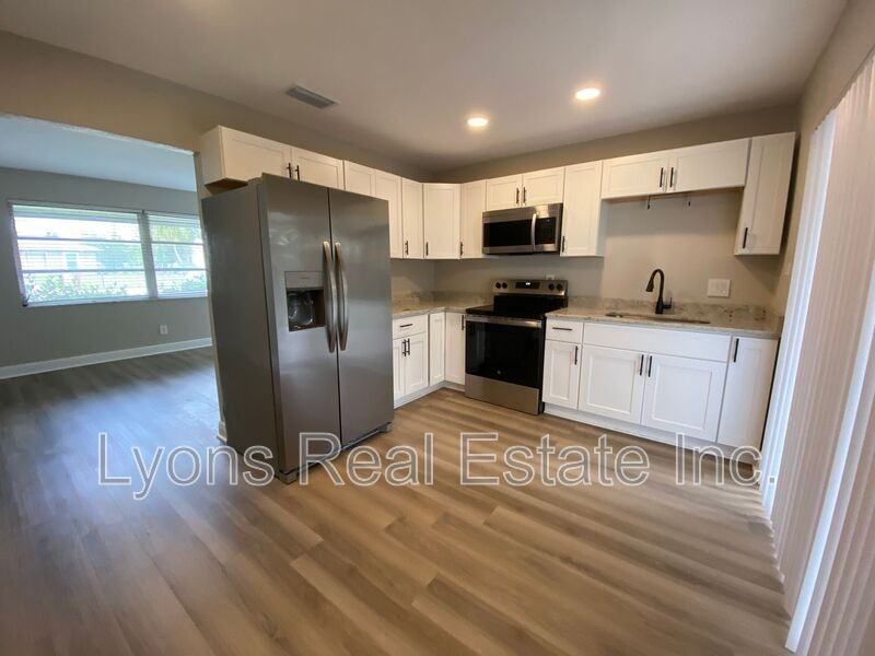 2250 Violet Dr - Photo 2 of 19