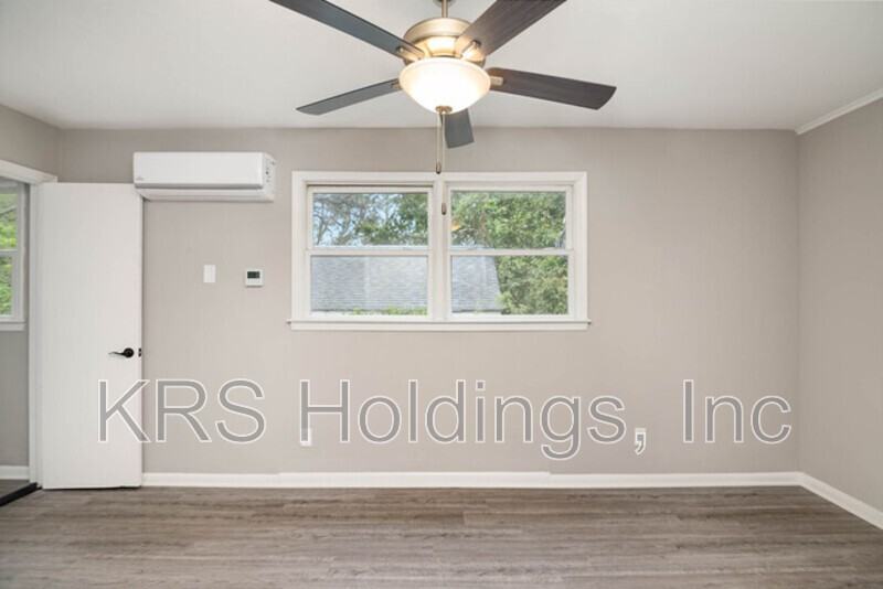 9635 Salem St - Photo 4 of 12