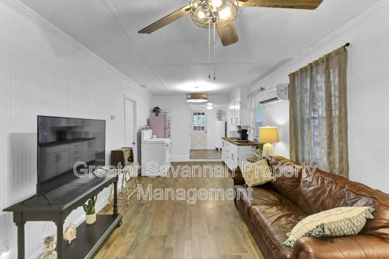 304 E 4th St #A - Photo 3 of 28