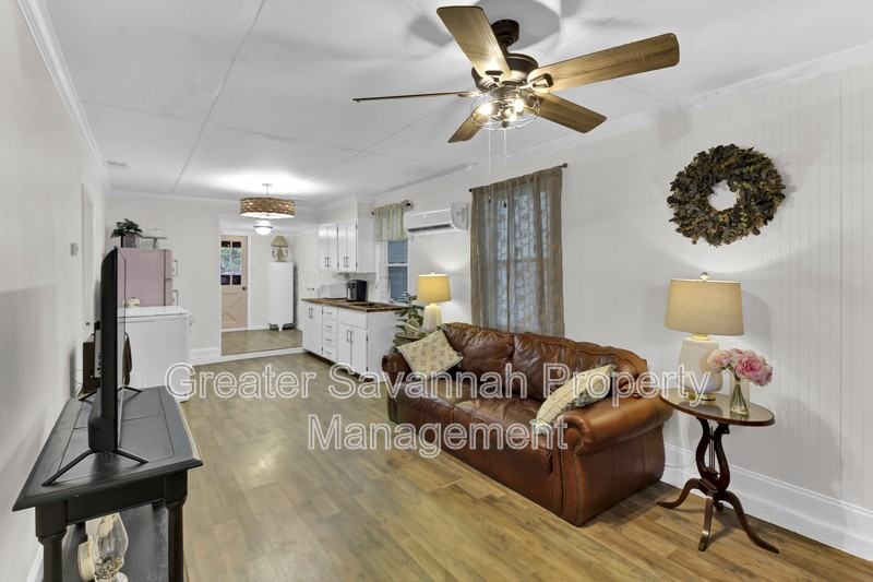 304 E 4th St #A - Photo 5 of 28