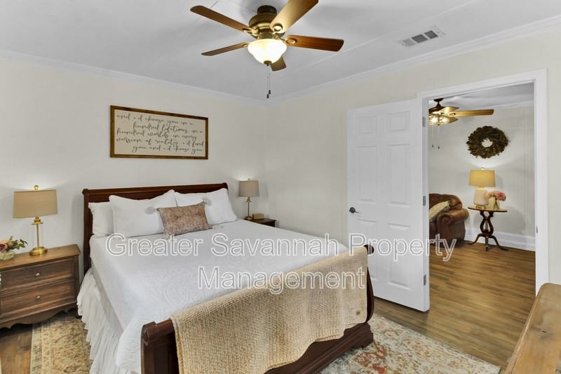 304 E 4th St #A - Photo 7 of 28