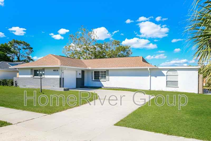 4805 Southold St - Photo 2 of 19