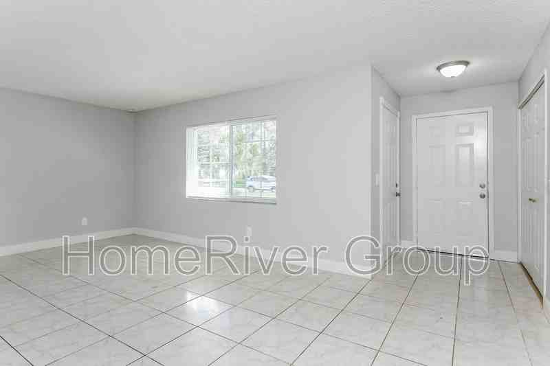 4805 Southold St - Photo 3 of 19