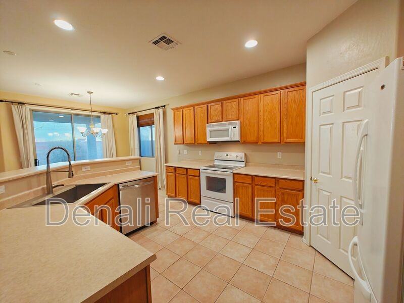 144 S 154th Ln - Photo 3 of 24